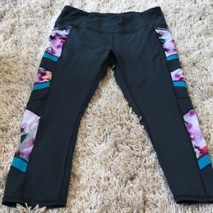 ⁉️DONATING SOON - Calia mesh pocket capri